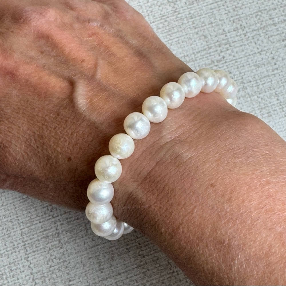 Pearl Bracelet with Silver Toggle Clasp - Picture 4 of 4